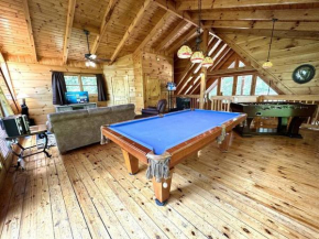 Hot Tub~ Arcade Game Room~ Pet Friendly~ Mt Views!